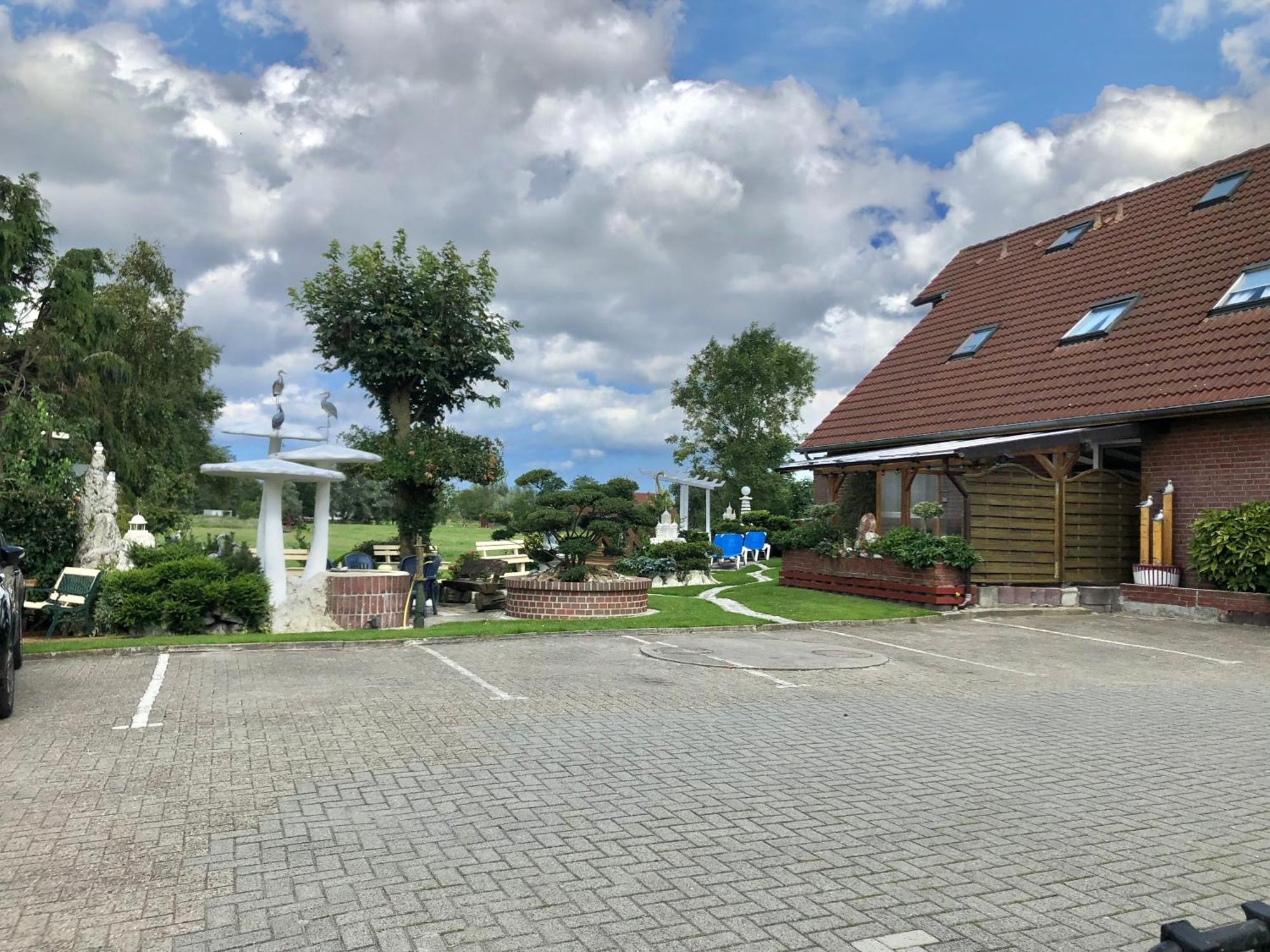 Garni Hotel-Pension Holum Neuharlingersiel Exterior foto